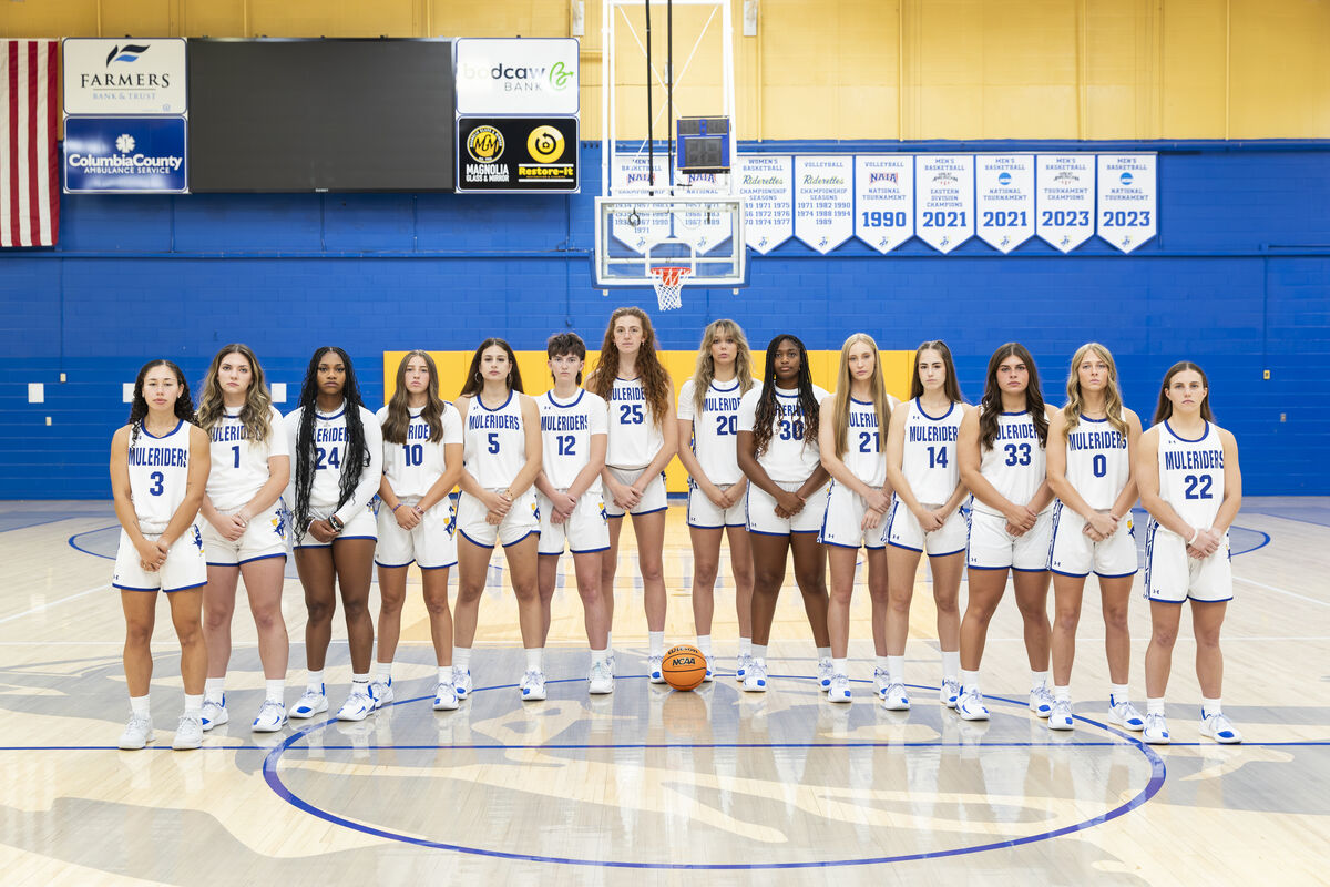 Elena con su equipo